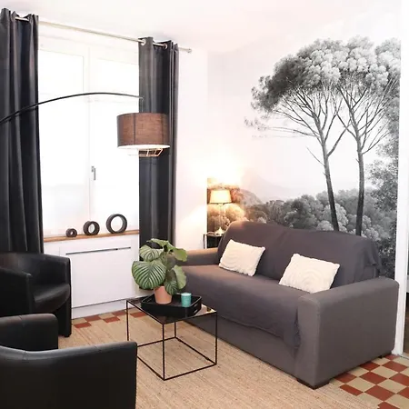 Apartment Garden By La Boite En